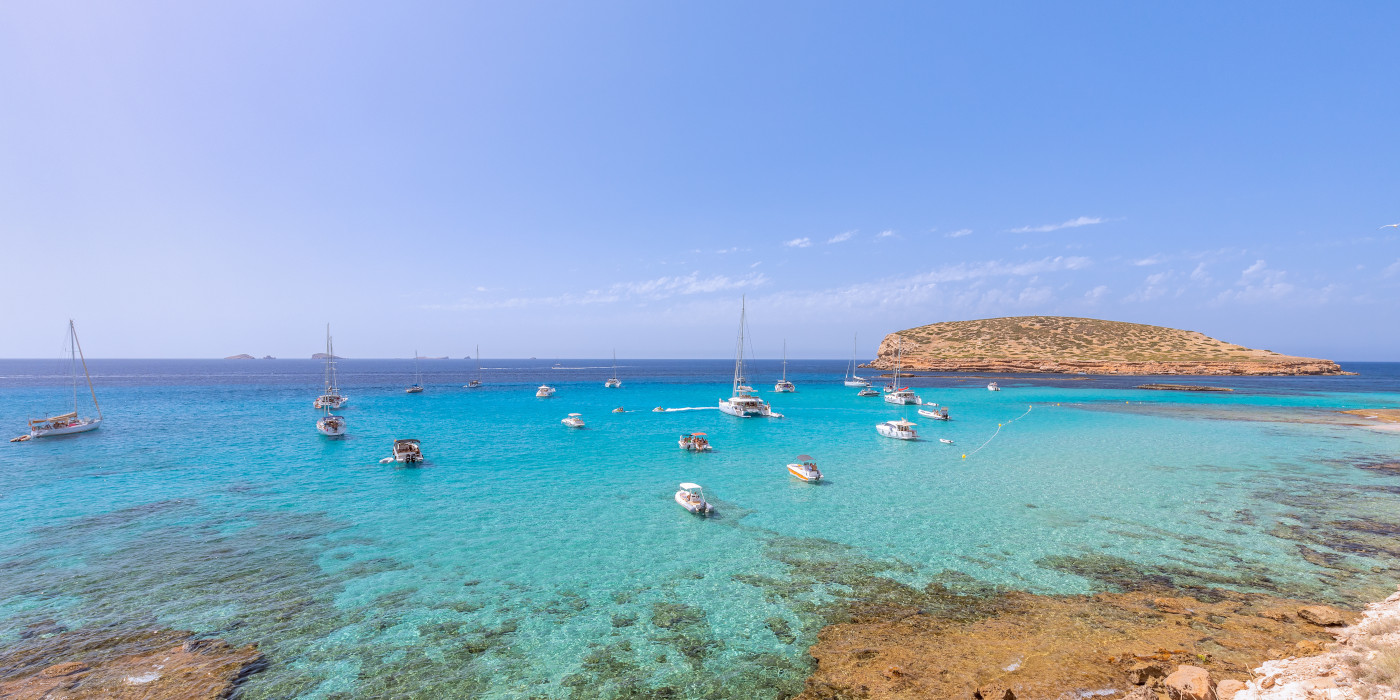 Por qué Ibiza es uno de los mejores destinos de chárter náutico del Mediterráneo