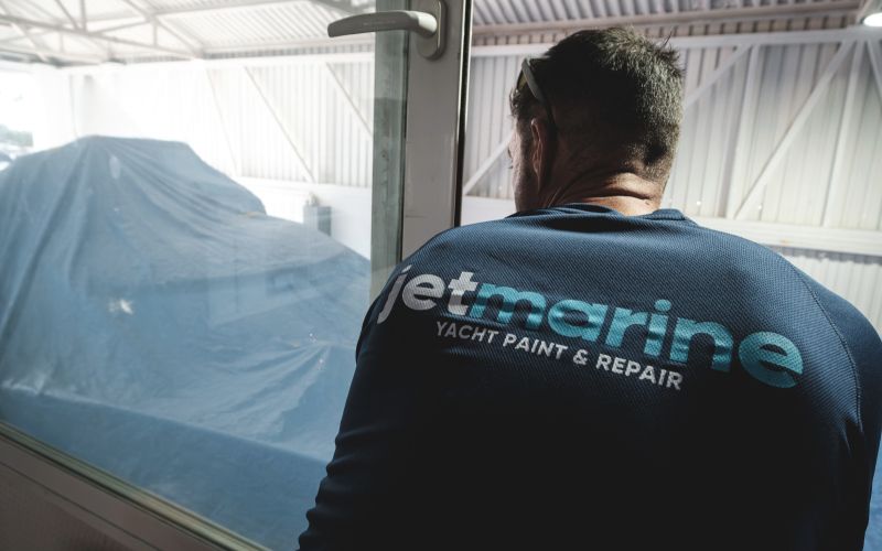 Ventajas de pintar tu embarcación en una cabina de pintura profesional