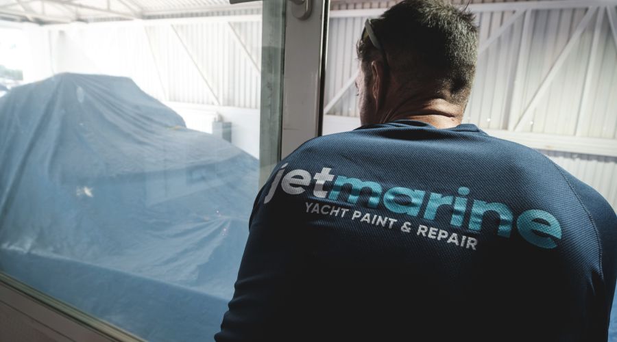 Ventajas de pintar tu embarcación en una cabina de pintura profesional