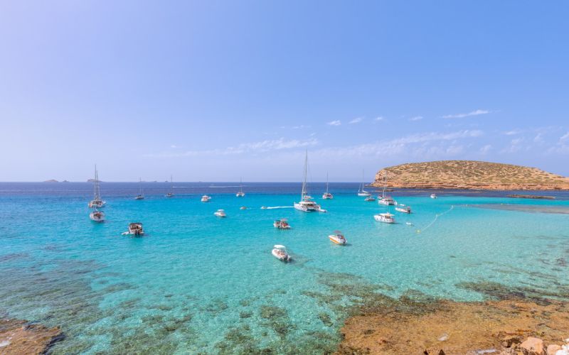 Por qué Ibiza es uno de los mejores destinos de chárter náutico del Mediterráneo